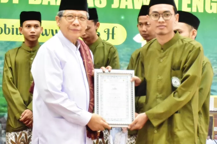 Membanggakan! Adnan Baihaqi Santri Pesantren MAJT Asal Brebes Dinyatakan Lulus Ujian Hafalan 20 Juz Al-Qur'an