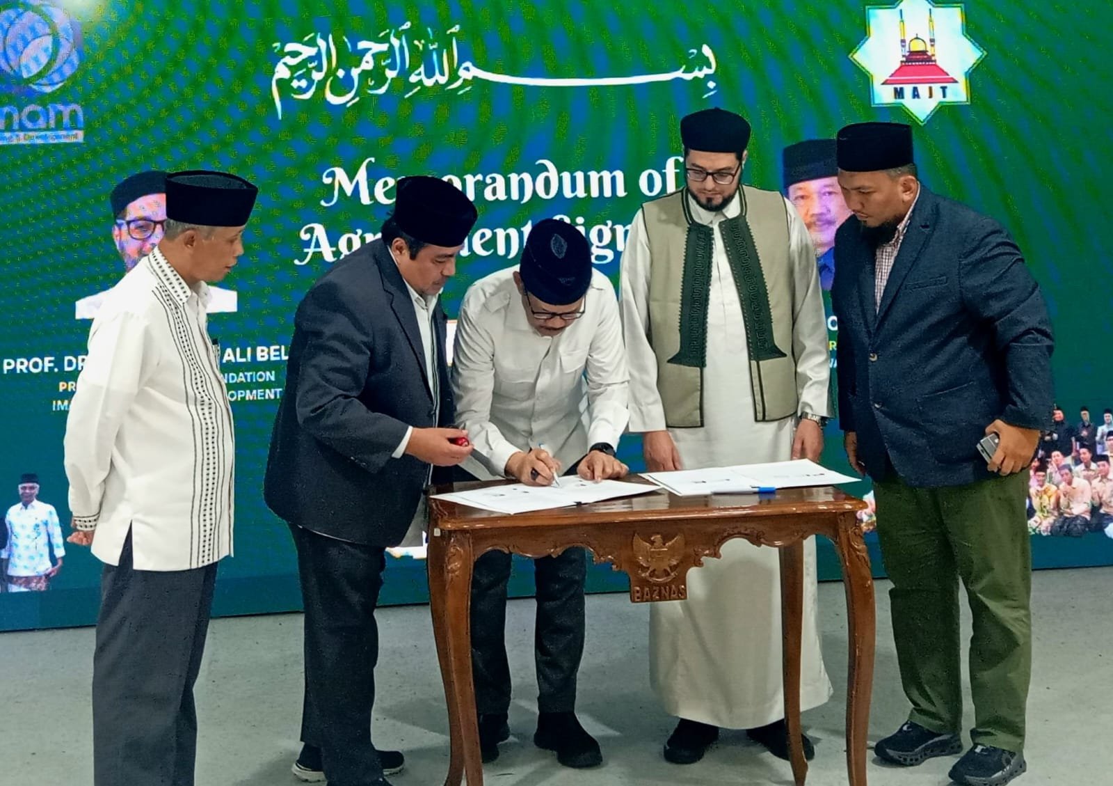 Jalin Kerja Sama Pesantren MAJT-Baznas Jateng dengan Imam Foundation United Kingdom Untuk Pelatihan Imam dan Dai