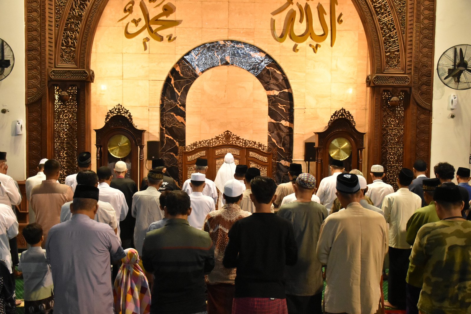 Shalat Tarawih Perdana Khas MAJT , Menjadi Daya Tarik Jamaah Gen Z 