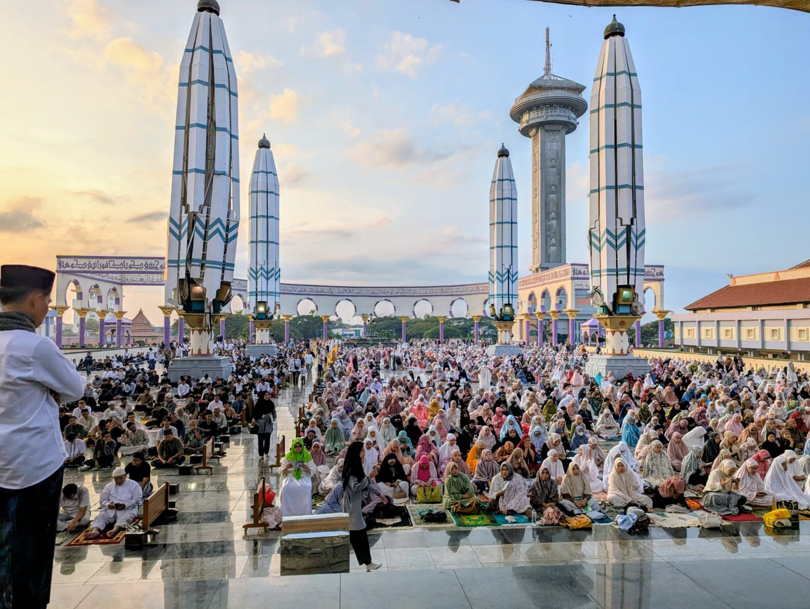 Ribuan Jamaah Penuhi MAJT, Khutbah Angkat Tema Pribadi Kuat dan Keteguhan Iman
