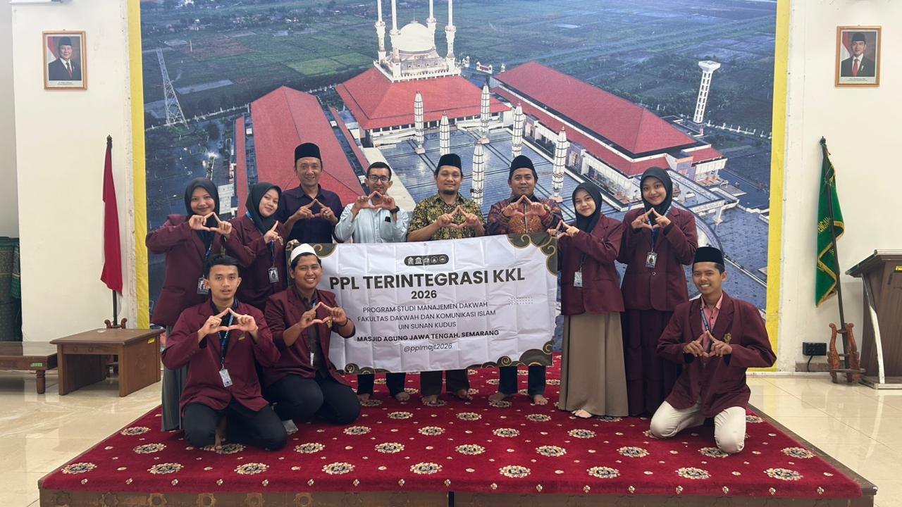 Maha Siswa UIN Kuduas Praktik PPL Terintegrasi KKL di Masjid Agung Jawa Tengah 